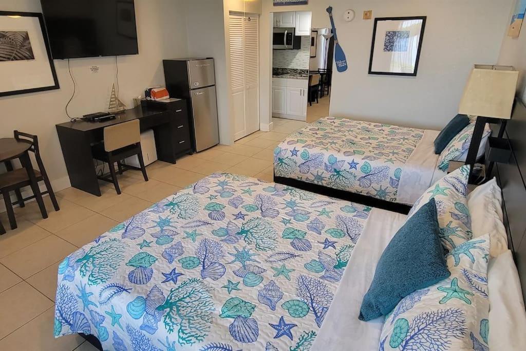 River Delight,Studio109, Beach & Pool Steps Away + Wifi Ruskin Dış mekan fotoğraf