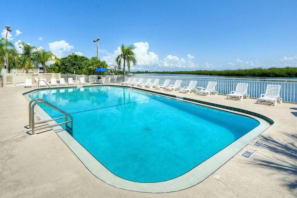 River Delight,Studio109, Beach & Pool Steps Away + Wifi Ruskin Dış mekan fotoğraf